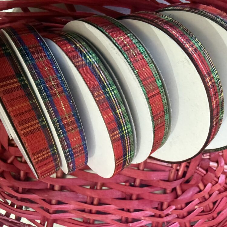 Κορδέλα Χριστουγεννιάτικη καρώ 12mm  50mφάρδος, 50m μήκος.